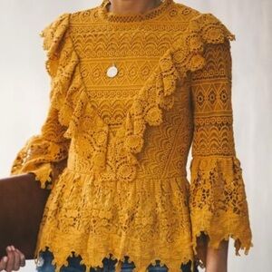 CHAMPAGNE & STRAWBERRY YELLOW CROCHET LACE BELL SLEEVE SHIRT WOMENS SMALL NWT